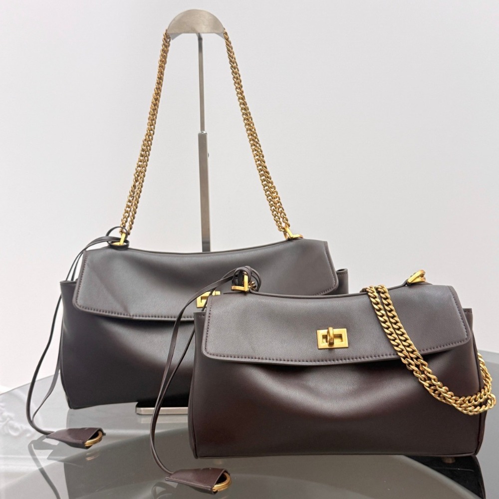 Luxury Bags Old Money - New Horizontal Cowhide Chain Bag Old