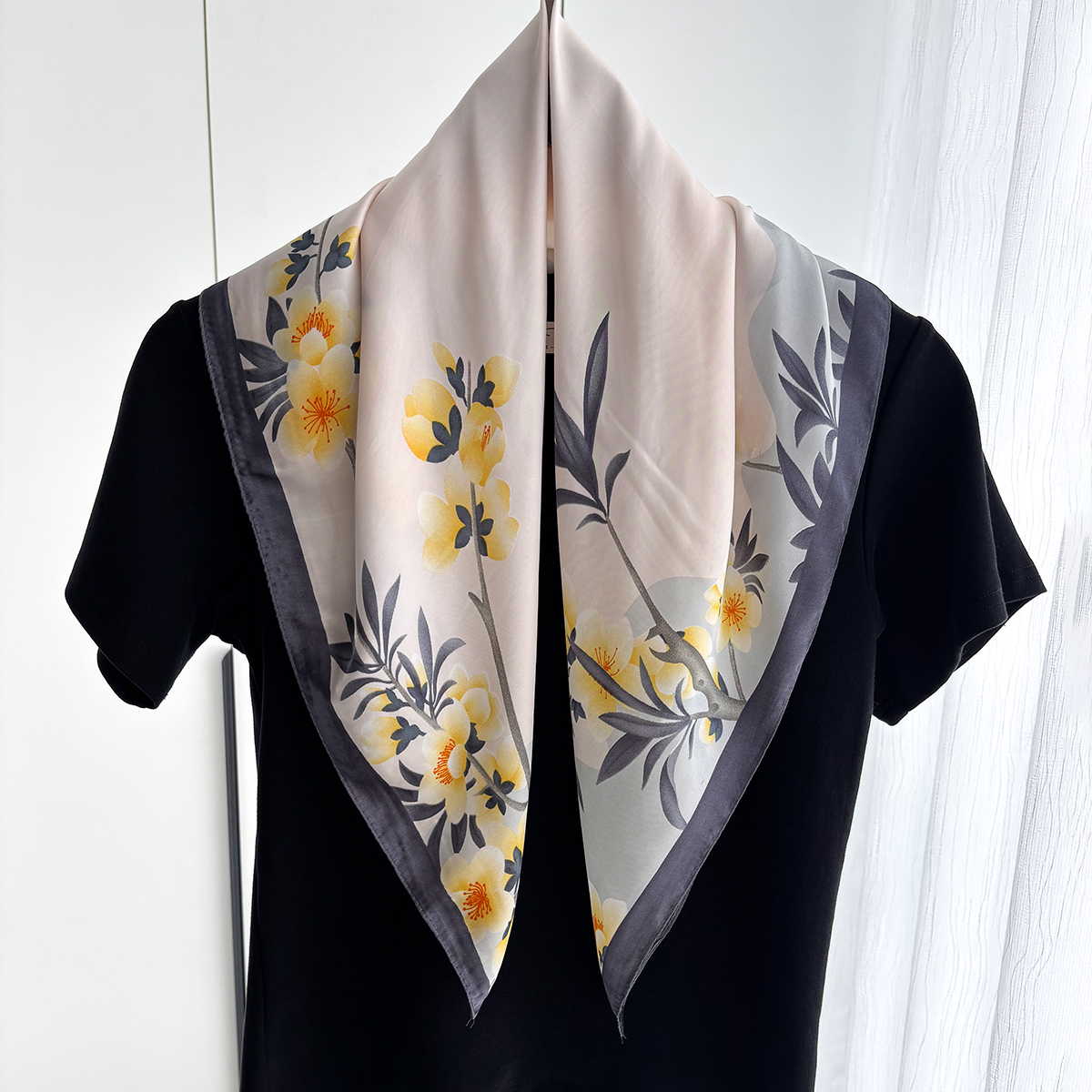 Luxury 70cm Square Scarf For W - огляд і ціна Luxury Bags For Summer